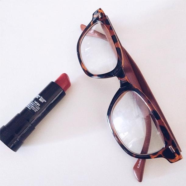 instagram; joana_id, glasses, red lipstick